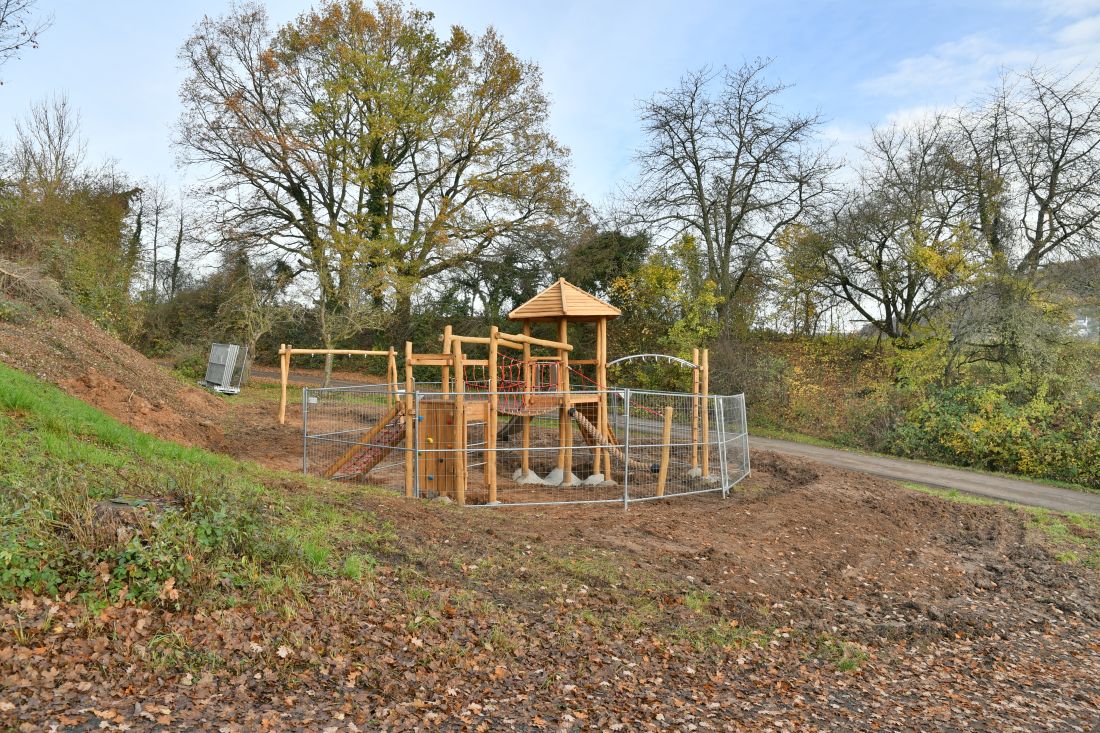 Bau des neuen Spielplatzes am Eichelberg AG