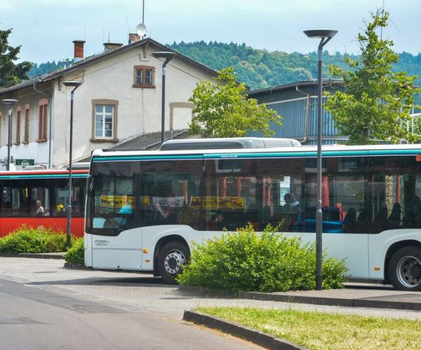 FWG zufrieden: Expressbus-Linie von Büdingen nach Frankfurt in Betrieb